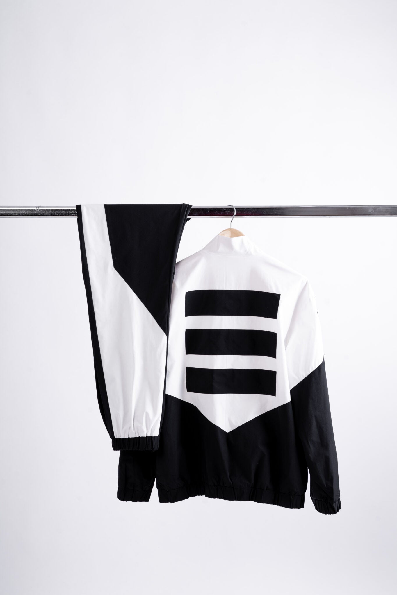 474 white and black tracksuit windbreaker